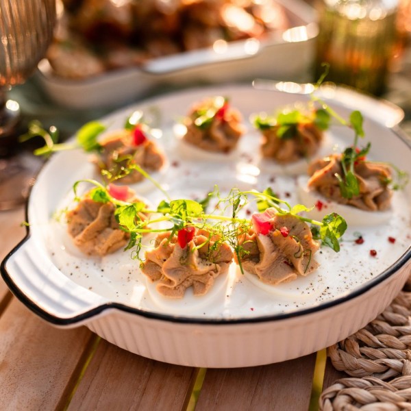 Salată de ouă umplute cu sos de maioneză